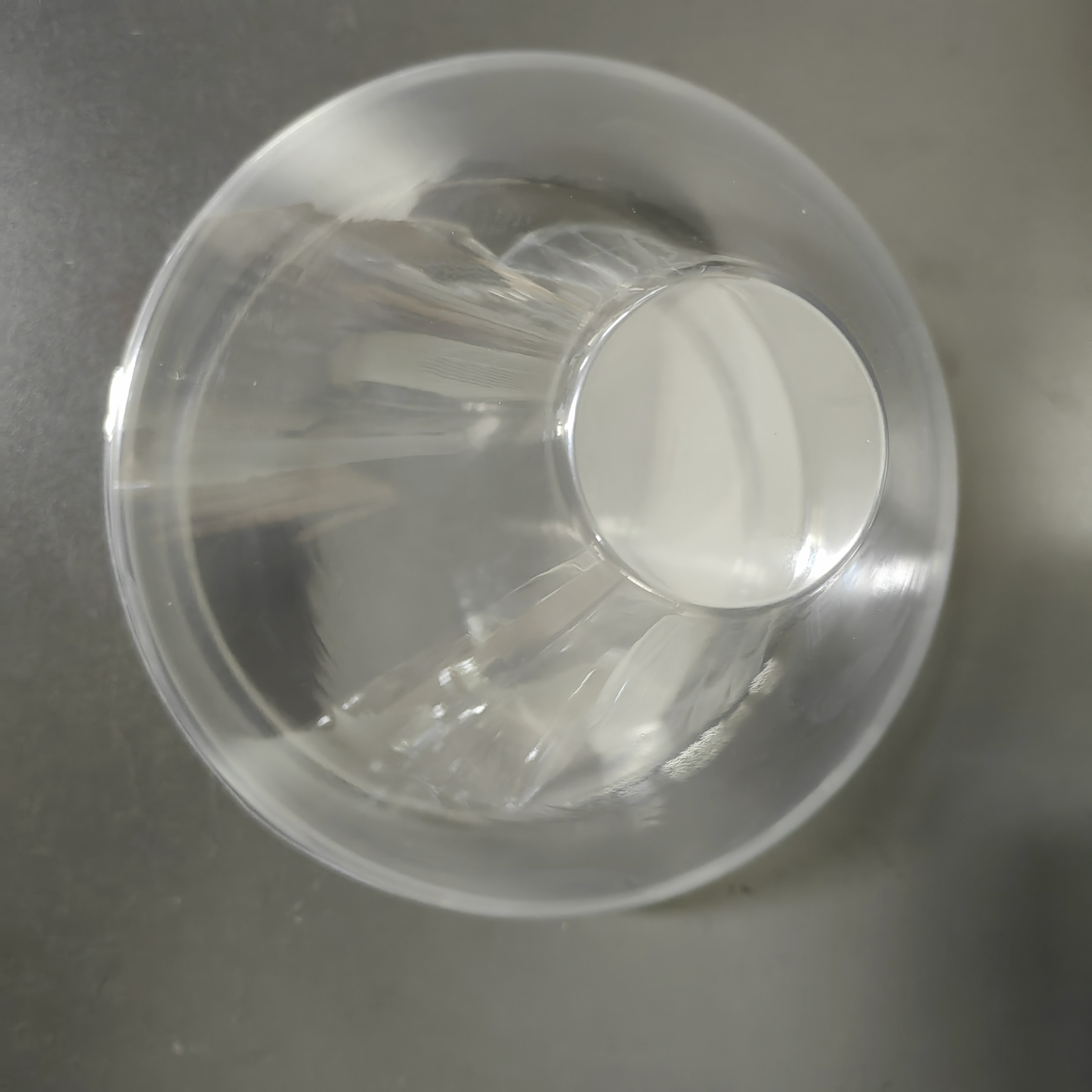 round cake container with clear lid