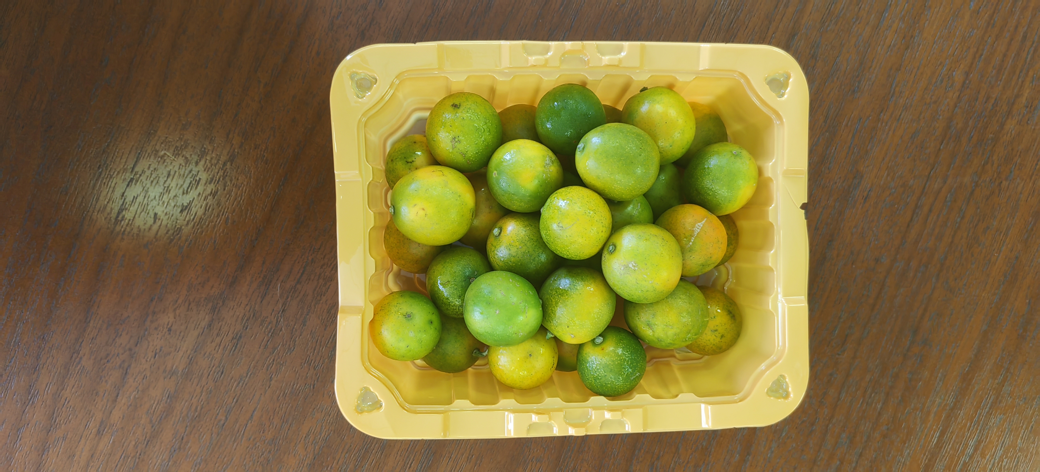 Kumquat clamshell container