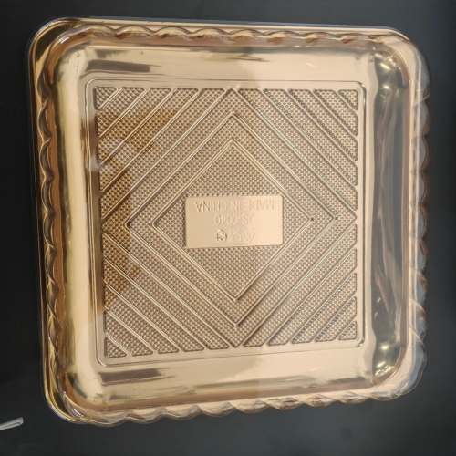Customized 4 / 6 / 8 inch disposable gold-plated square PET plastic cake container with transparent lid