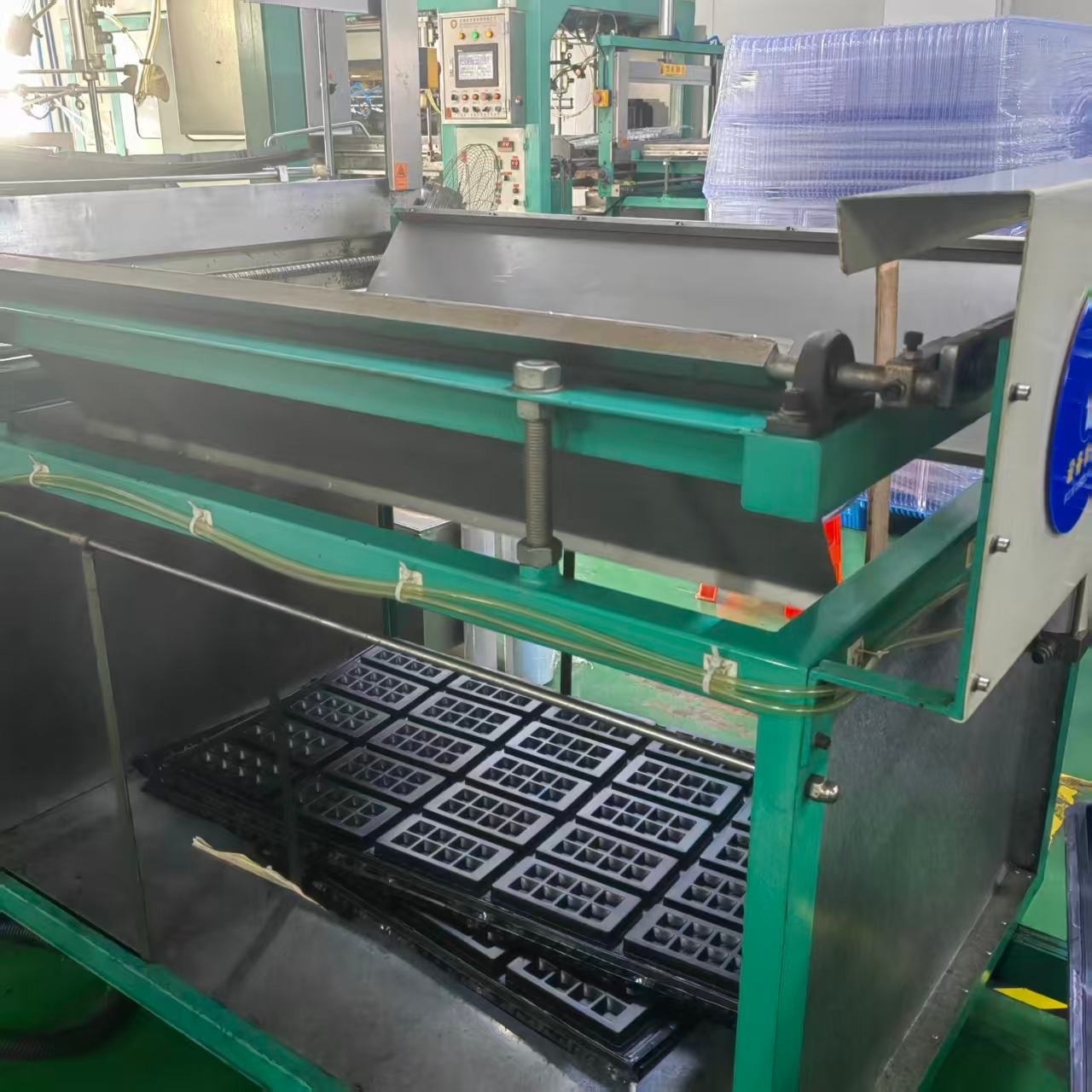 Why High-Speed Thermoformers Increasingly Require Automatic Stacking